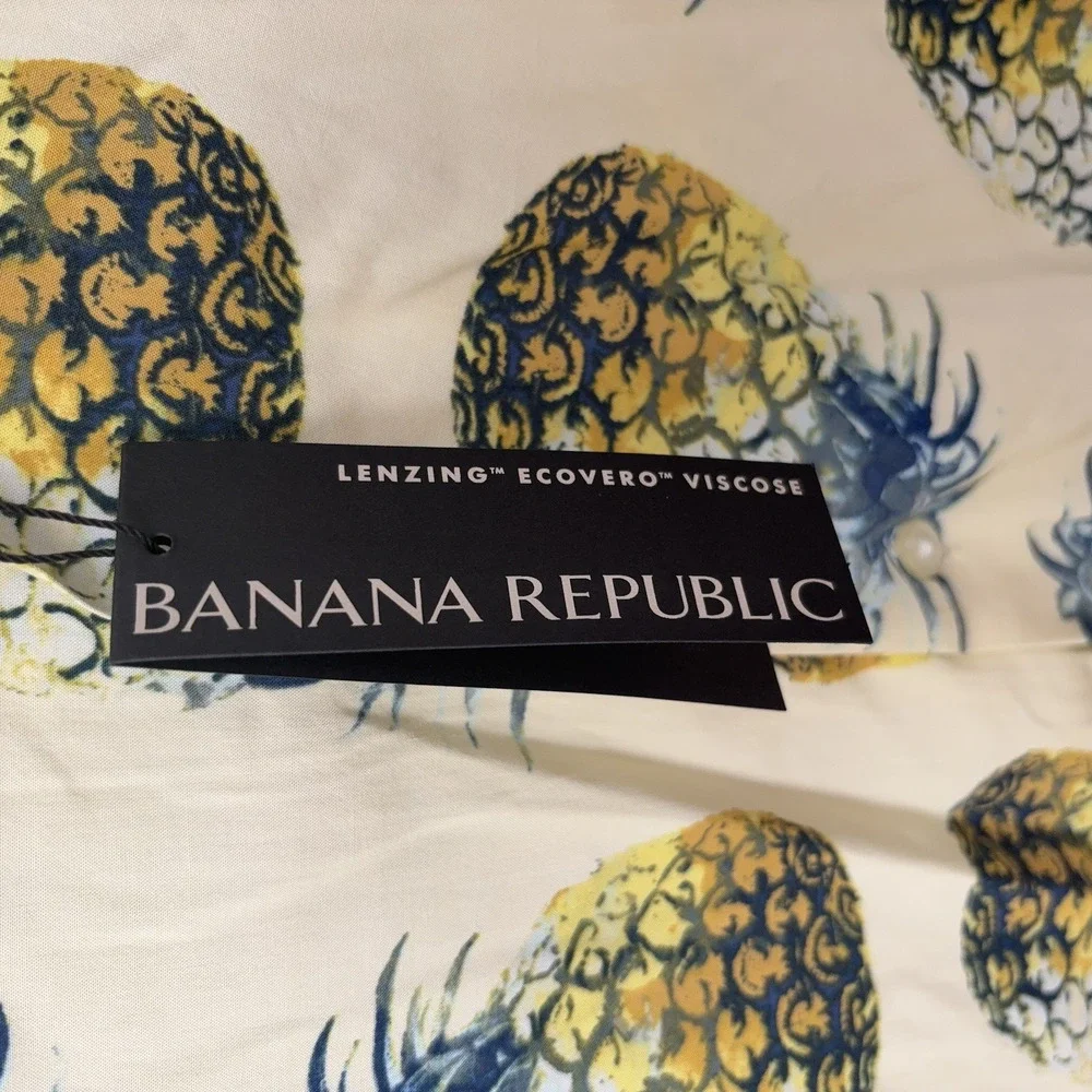 New Banana Republic Hawaiian Shirt Mens Size Large Yellow Pineapples Slim Fit